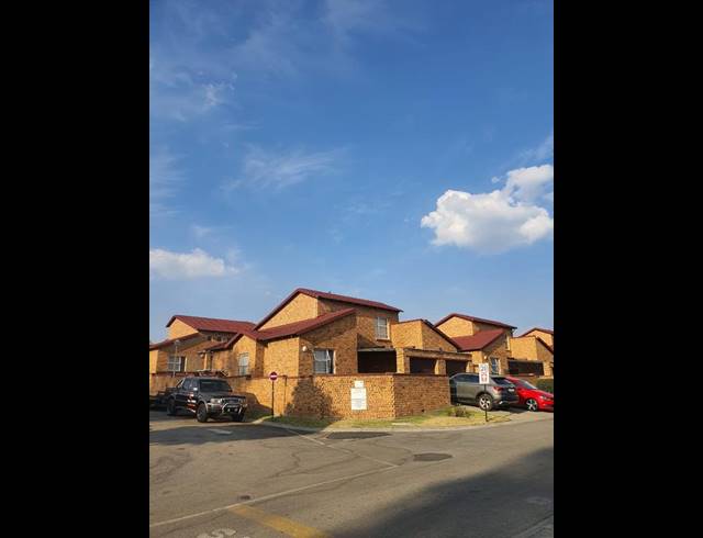 2 BEDROOM TOWNHOUSE FOR SALE IN HONEY PARK